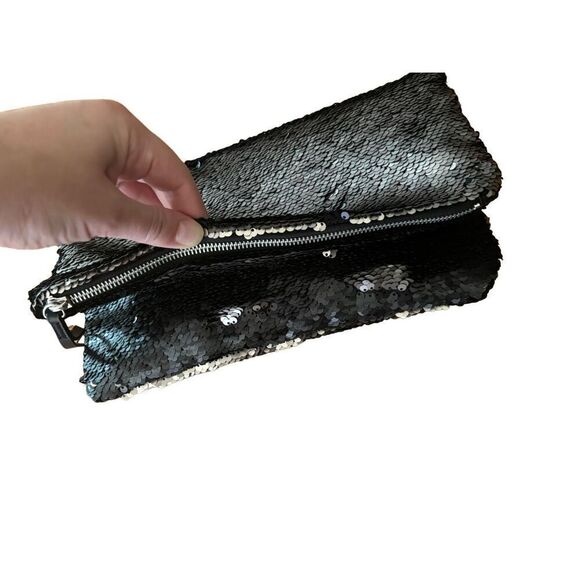 Stella and Dot All Over Reversible Sequin Clutch Zipper Closer - Picture 5 of 7